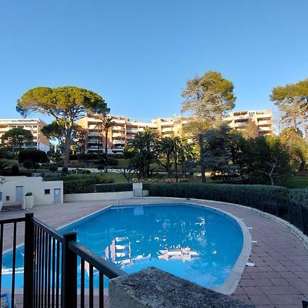 Charmant Appartement Residentiel Avec Terrasse, Jardin Privatif Et Piscine A Cannes Канны Экстерьер фото