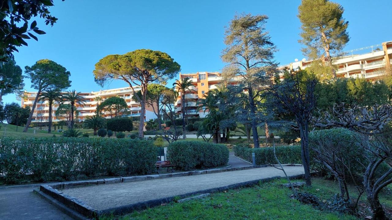 Charmant Appartement Residentiel Avec Terrasse, Jardin Privatif Et Piscine A Cannes Канны Экстерьер фото