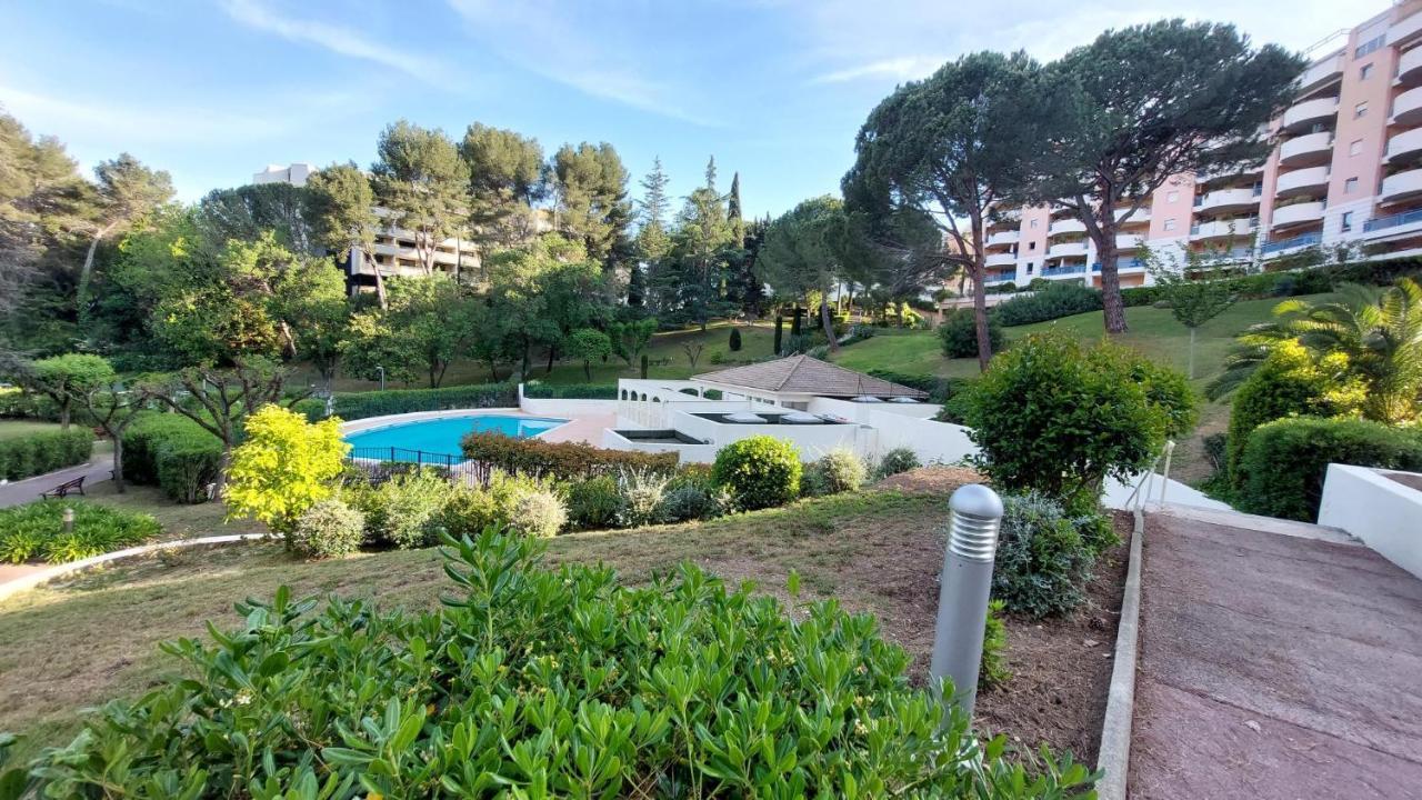 Charmant Appartement Residentiel Avec Terrasse, Jardin Privatif Et Piscine A Cannes Канны Экстерьер фото