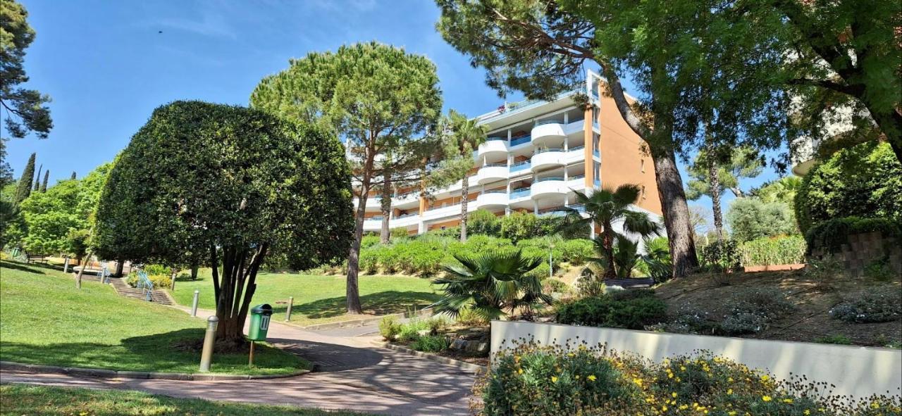 Charmant Appartement Residentiel Avec Terrasse, Jardin Privatif Et Piscine A Cannes Канны Экстерьер фото