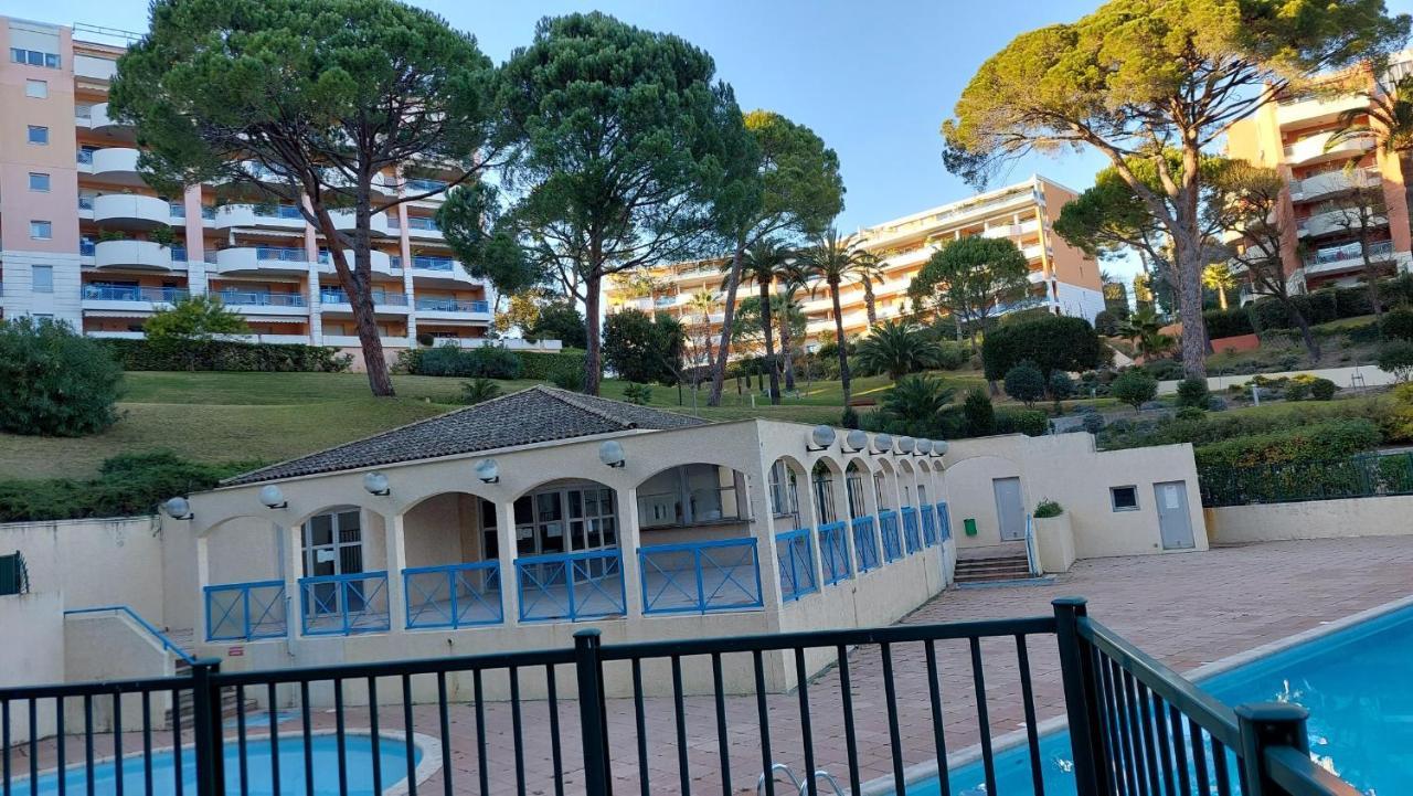 Charmant Appartement Residentiel Avec Terrasse, Jardin Privatif Et Piscine A Cannes Канны Экстерьер фото